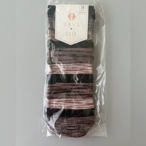 Tavi Aria Grip Socks - Black and Pink